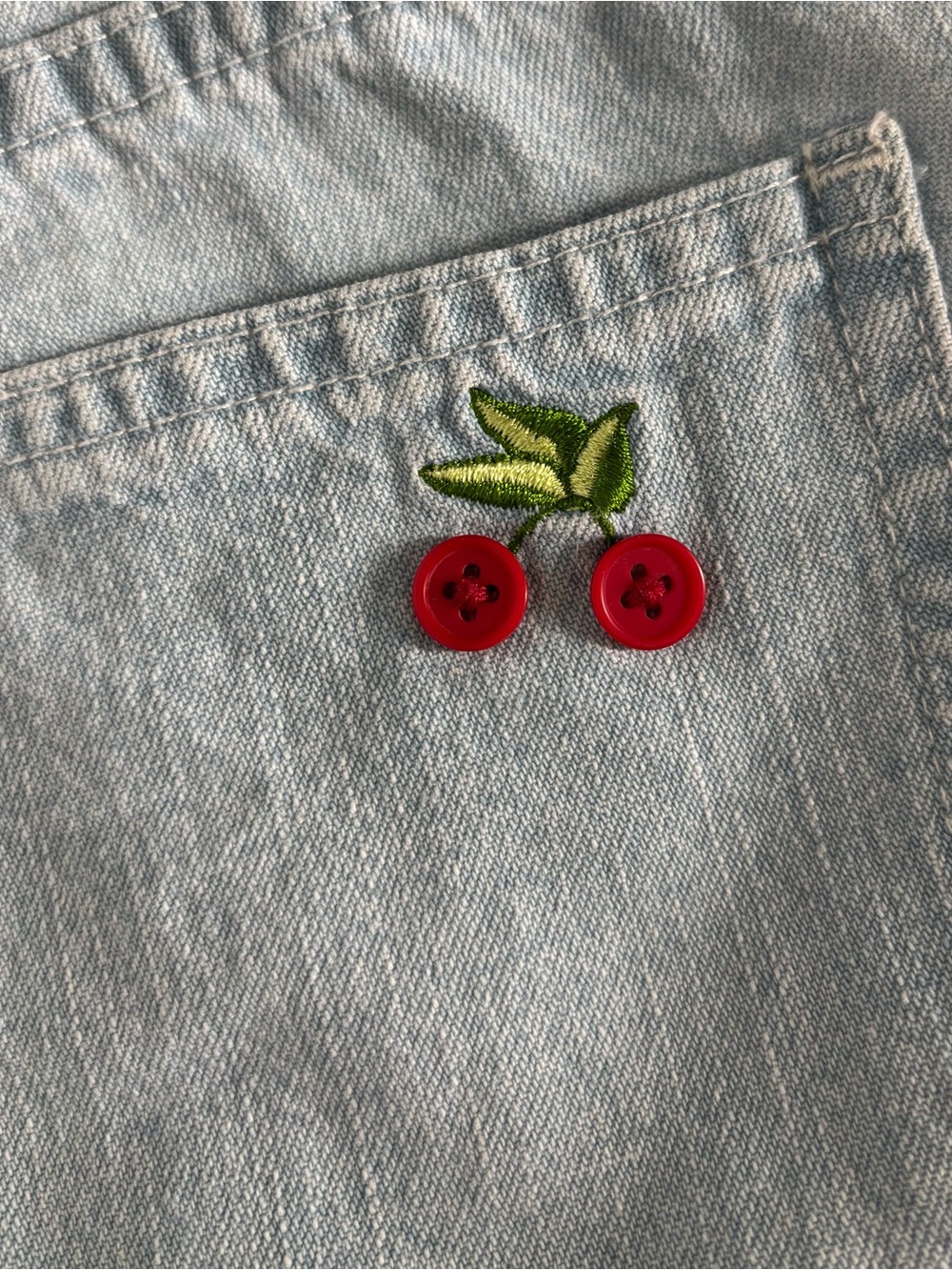 Y2K Christopher & Banks Lt Wash Denim Capris 10 Cherry Embroidered Buttons 2008 - Picture 13 of 13